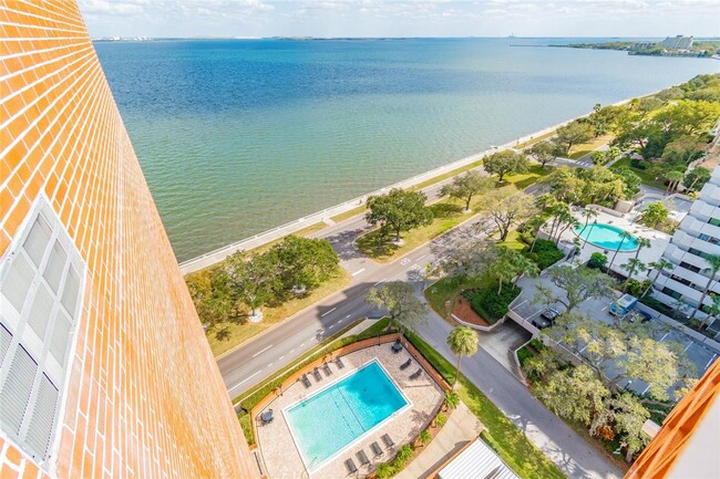 Building Photo - Spectacular Bayshore Views