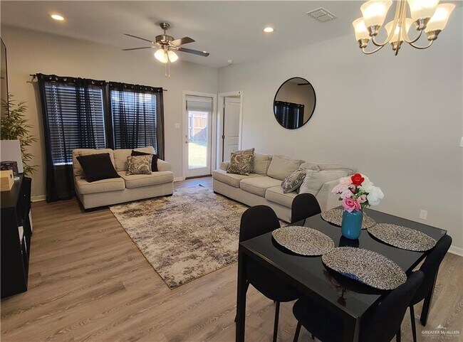 Building Photo - 11 N Soñador Dr