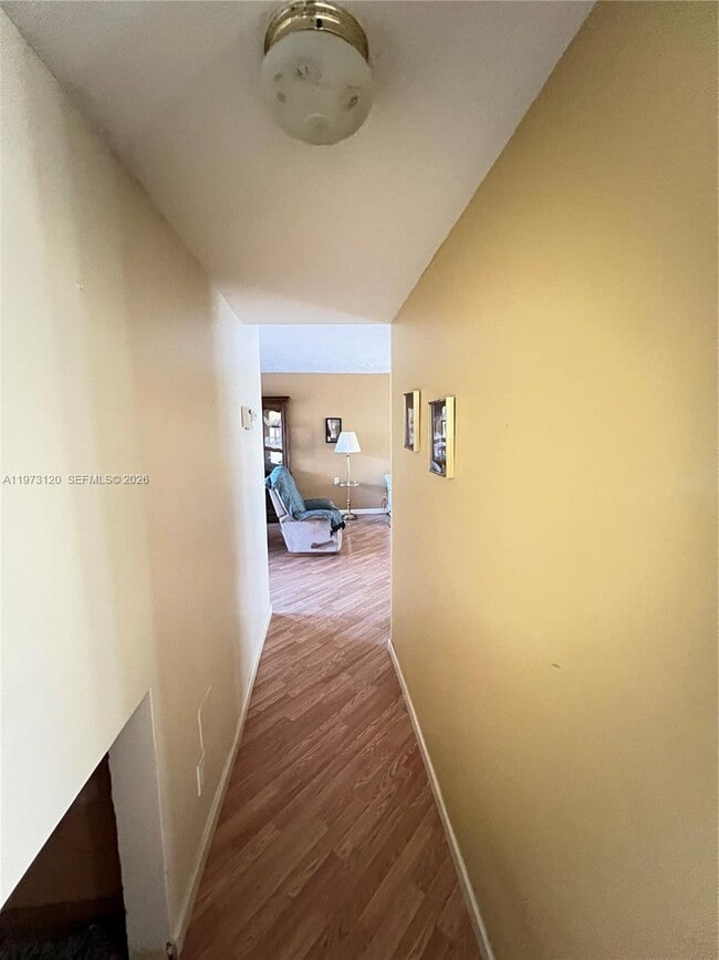 Building Photo - 2851 Somerset Dr