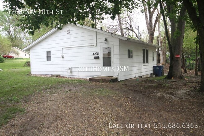 Primary Photo - Large Living Room New Kitchen 2023