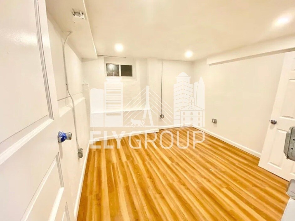 Building Photo - 96 Amherst Ave