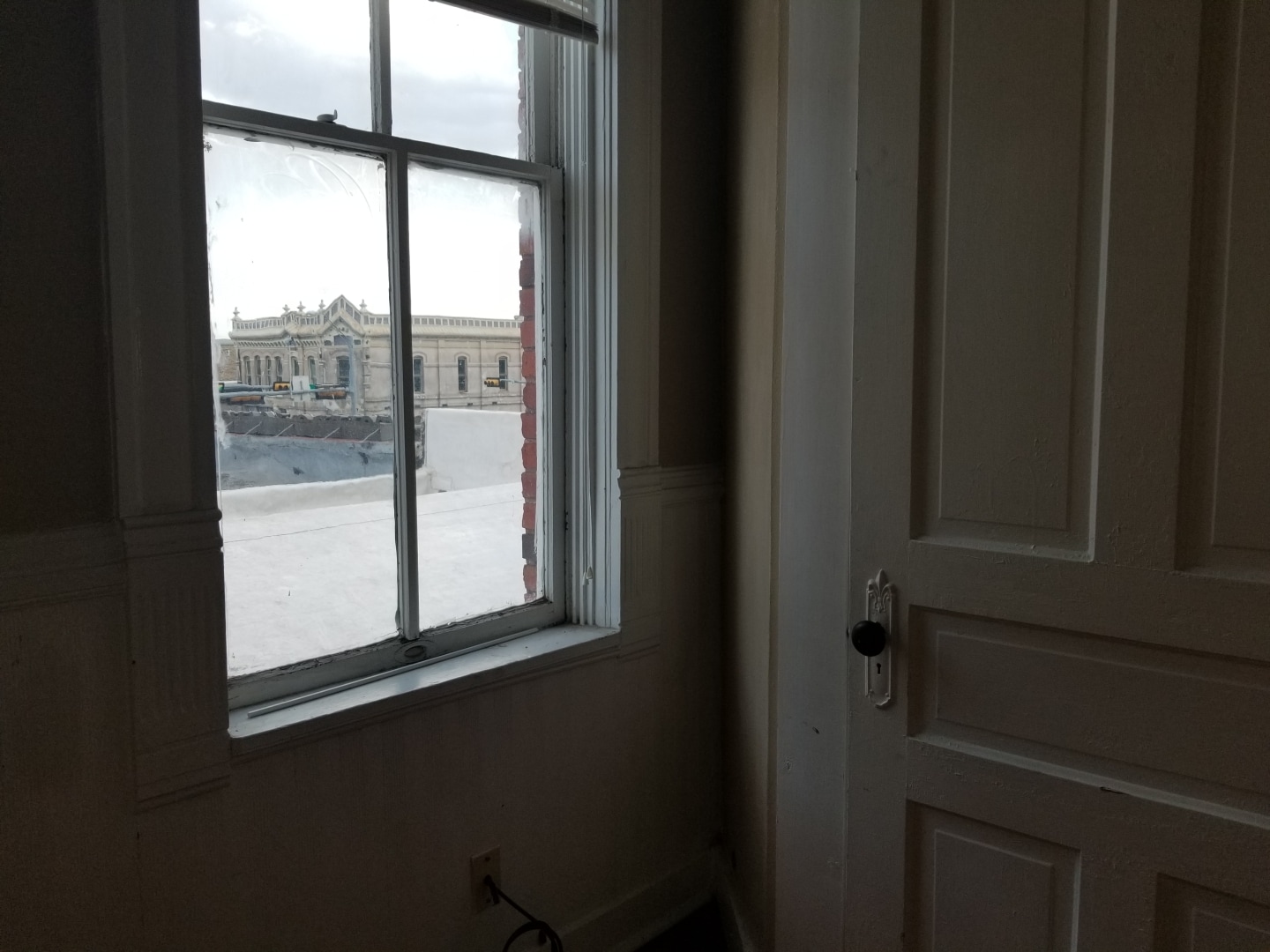 Building Photo - 208 N Main St