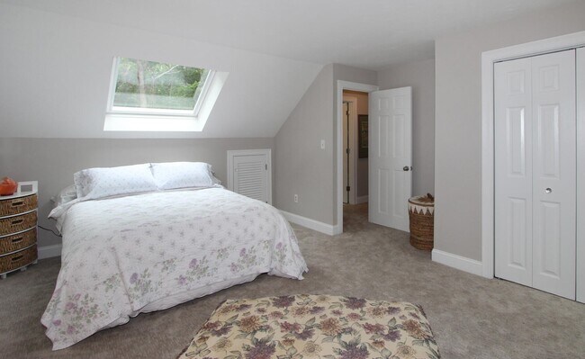 Building Photo - 2 Sanford St