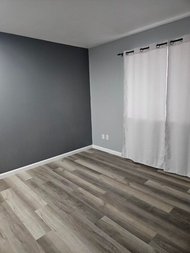 Building Photo - 1017 Lincoln St