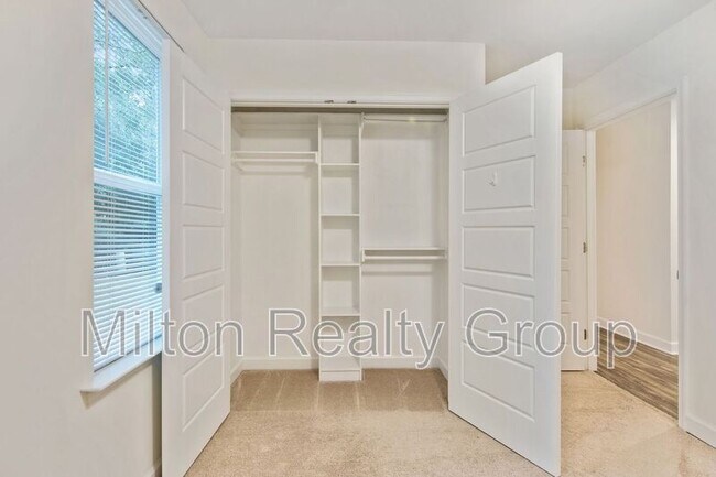Building Photo - 100 Brickyard Ln