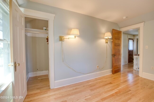 Building Photo - 27 Kirby St