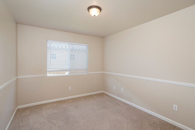 Building Photo - Schedule a tour today for a BEAUTIFUL 3-Be...