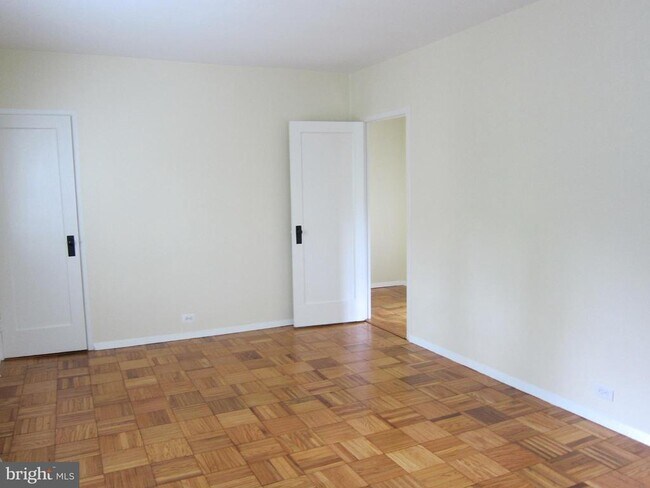 Building Photo - 3601 Greenway Pl