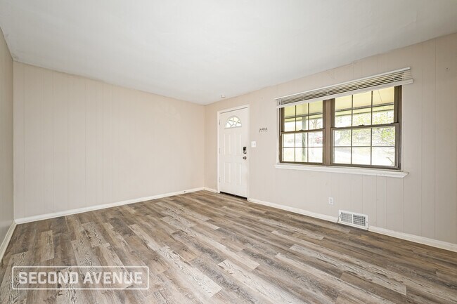 Building Photo - 223 Auburn St