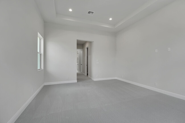 Building Photo - 9341 Crestview Cir