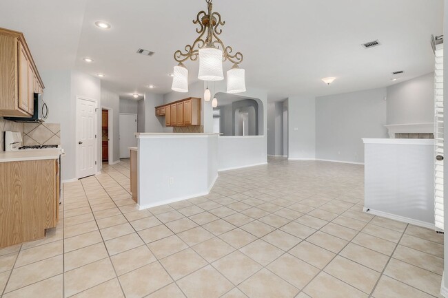 Building Photo - Avery Ranch Dime!