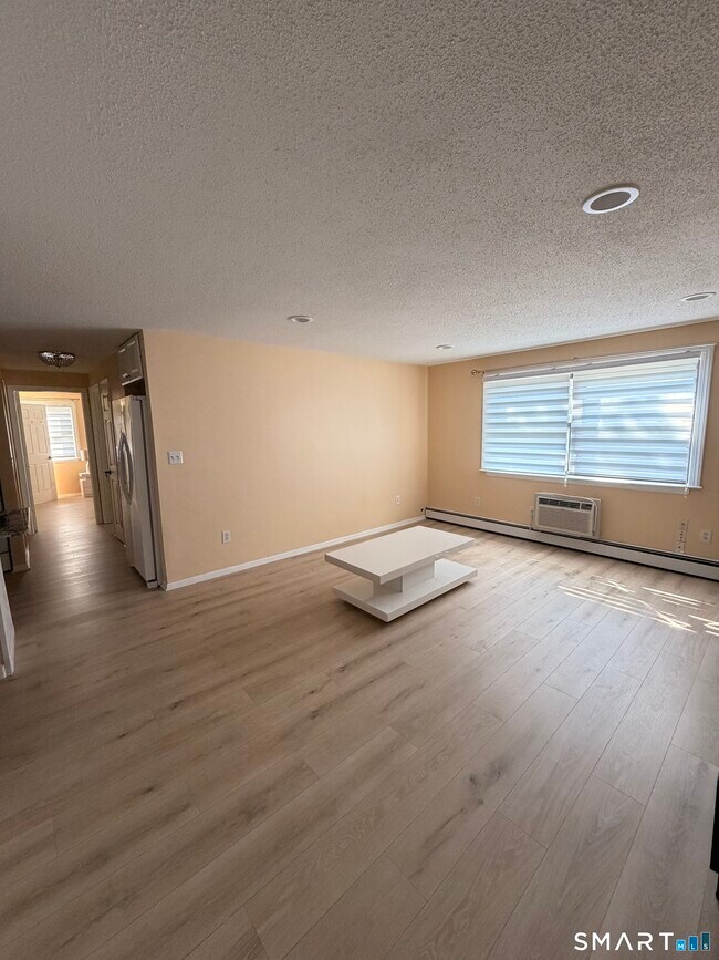 Building Photo - 265 Burritt St