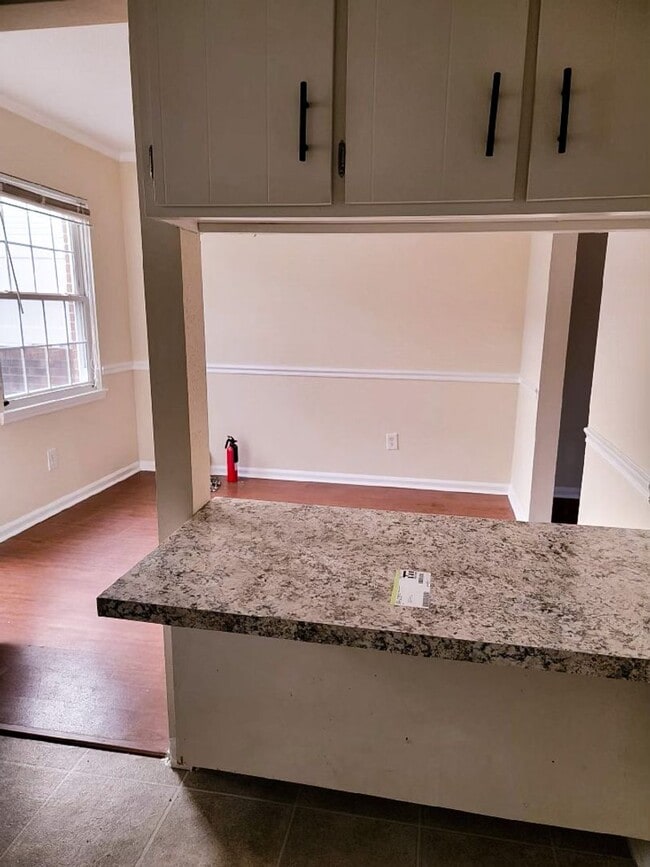 Building Photo - Adorable 2 bedroom, 2 1/2 bathroom townhom...