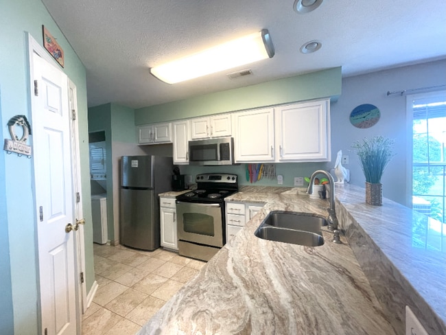 Building Photo - 517 White River Dr