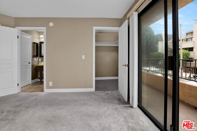 Building Photo - 1633 S Bentley Ave