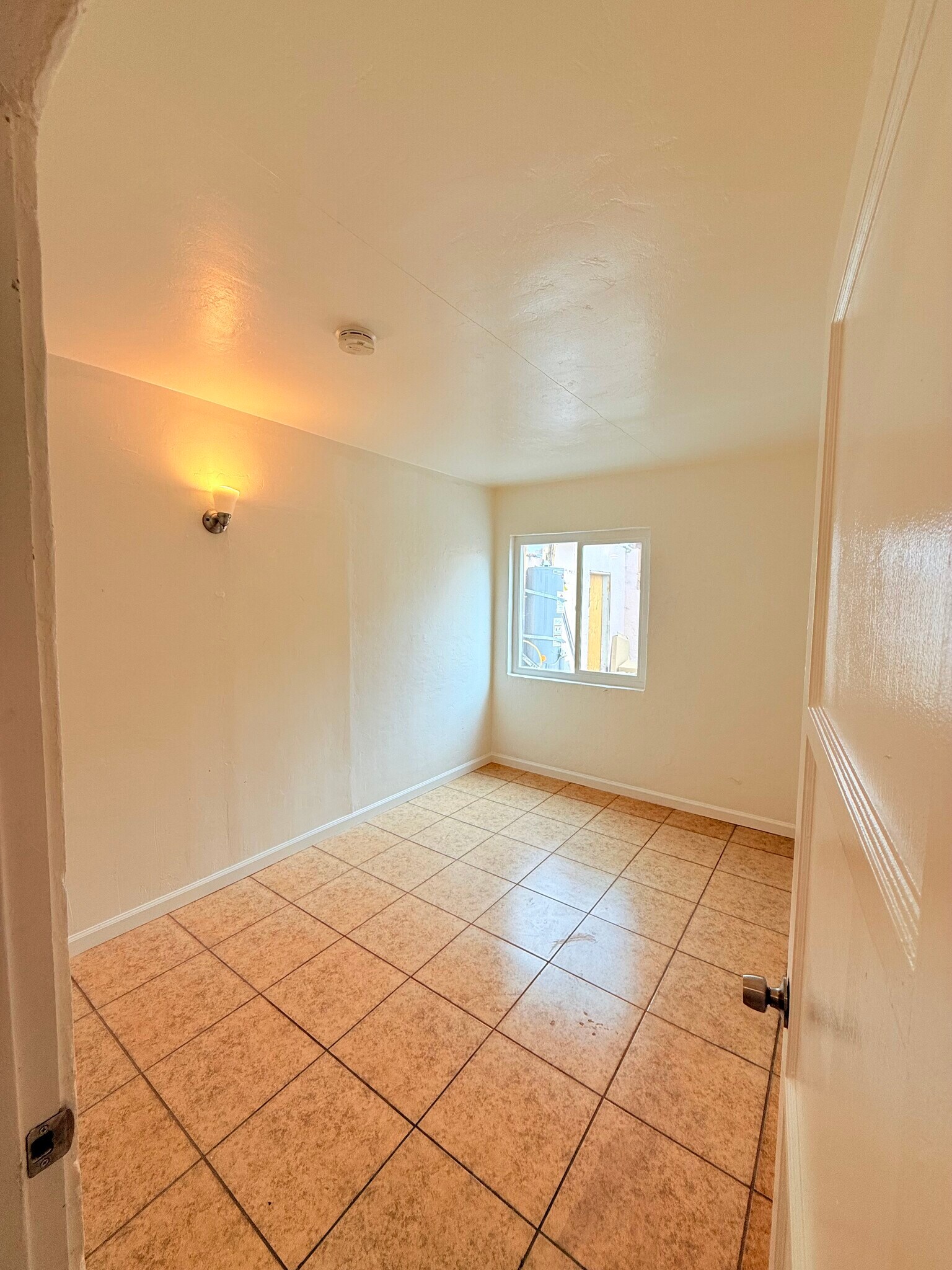 Building Photo - 663 Cadman St