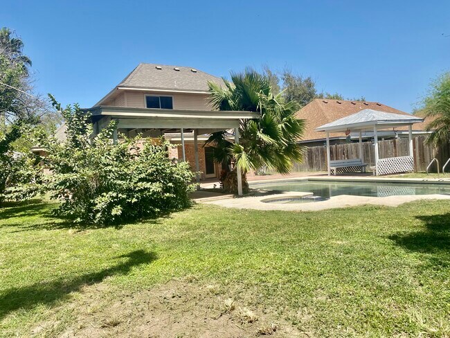 Building Photo - 1945 Zenaida Ave