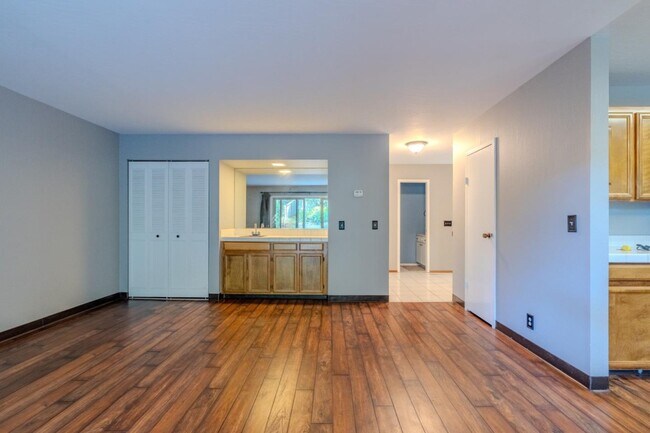 Building Photo - 985 Big Bend Dr