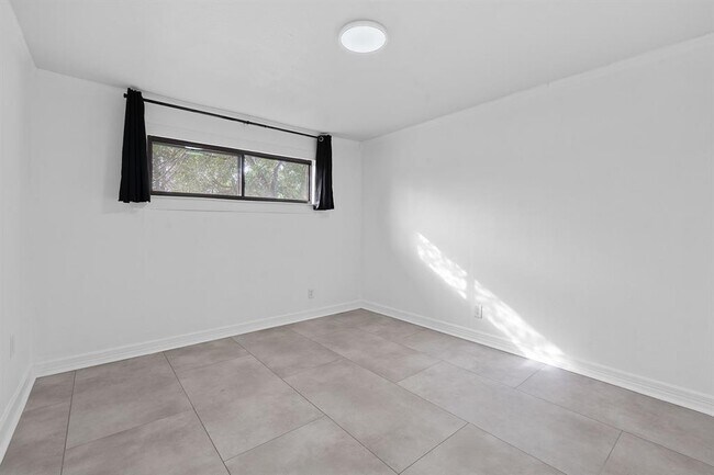 Building Photo - 5807 Coventry Ln