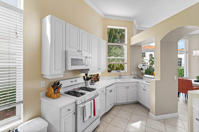 Building Photo - 4252 NW 66th Ln
