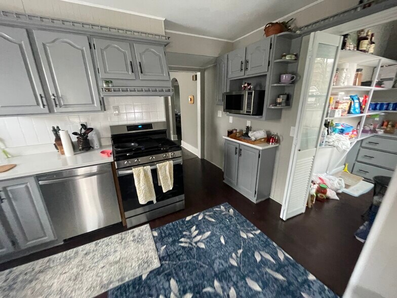 Building Photo - 1524 E Algonquin Rd