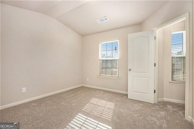 Building Photo - 2426 Bellyard Dr