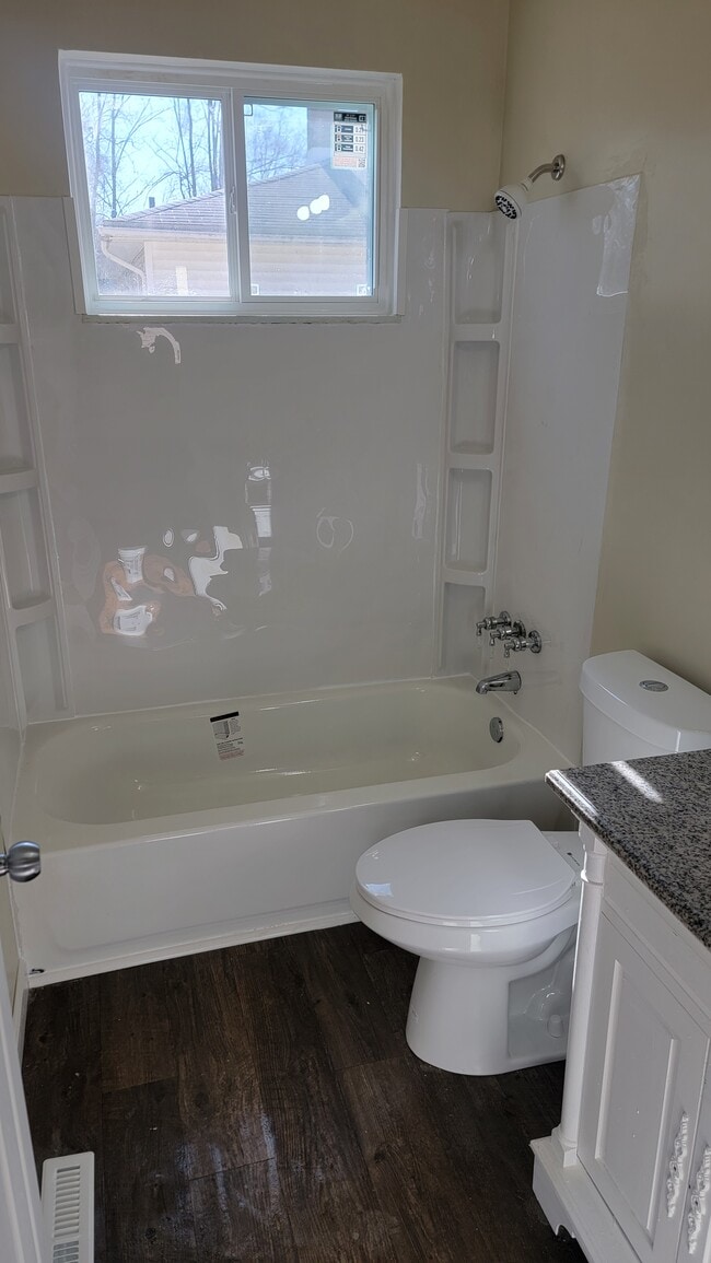 Building Photo - 2512 Maplewood Ave