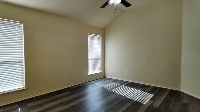 Building Photo - 3316 Bluegrass Dr