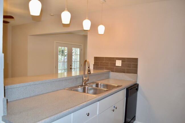 Building Photo - Beautifull Remodeled Home In Garden Court
