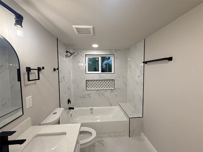 Building Photo - 5238 Pease St