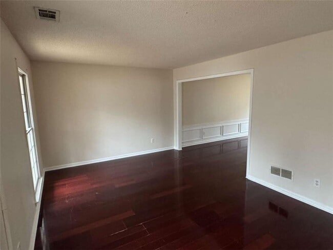 Building Photo - 875 Eagle Creek Dr NW