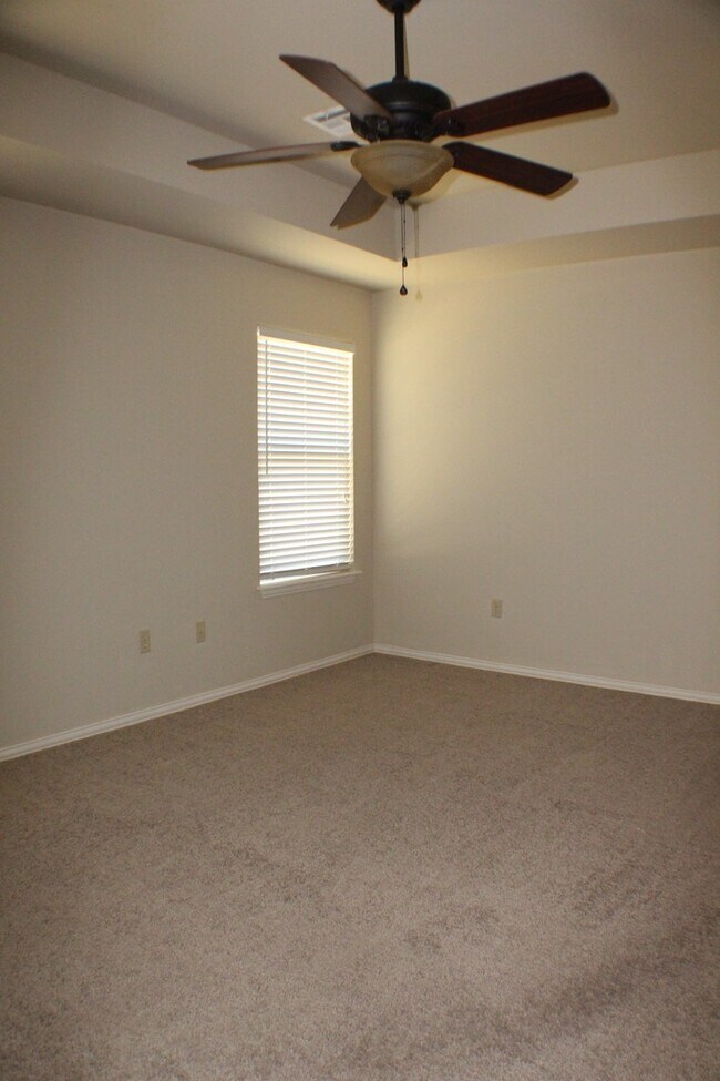 Building Photo - Bixby home available now!
