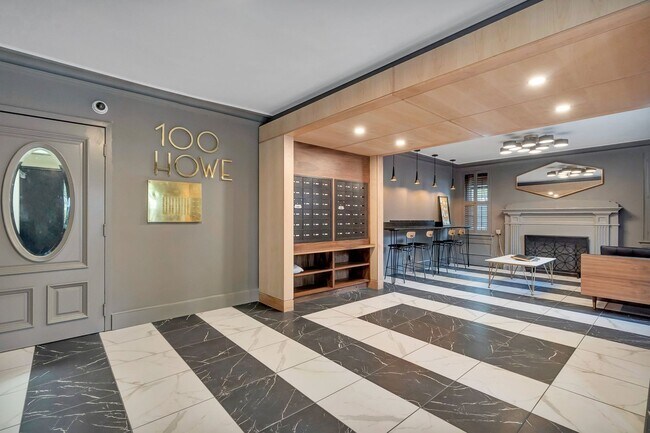 Building Photo - 100 Howe St