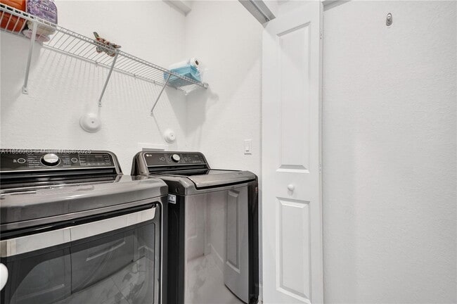 Building Photo - 213 SW 159th Ct