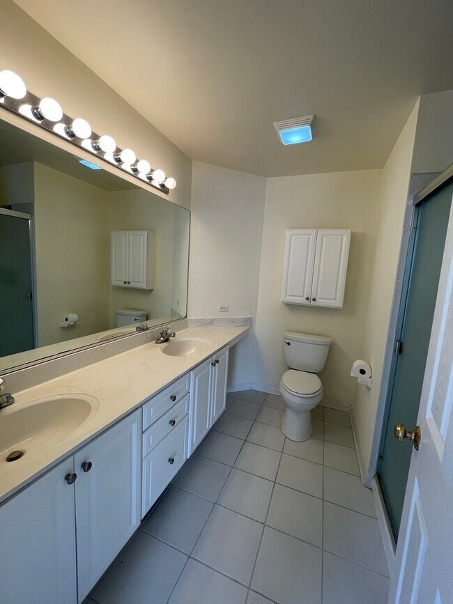 Building Photo - 857 Stuarts Dr