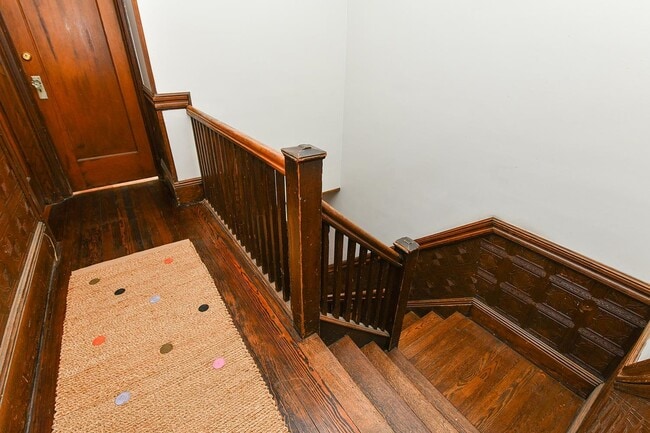 Building Photo - 722 27th St