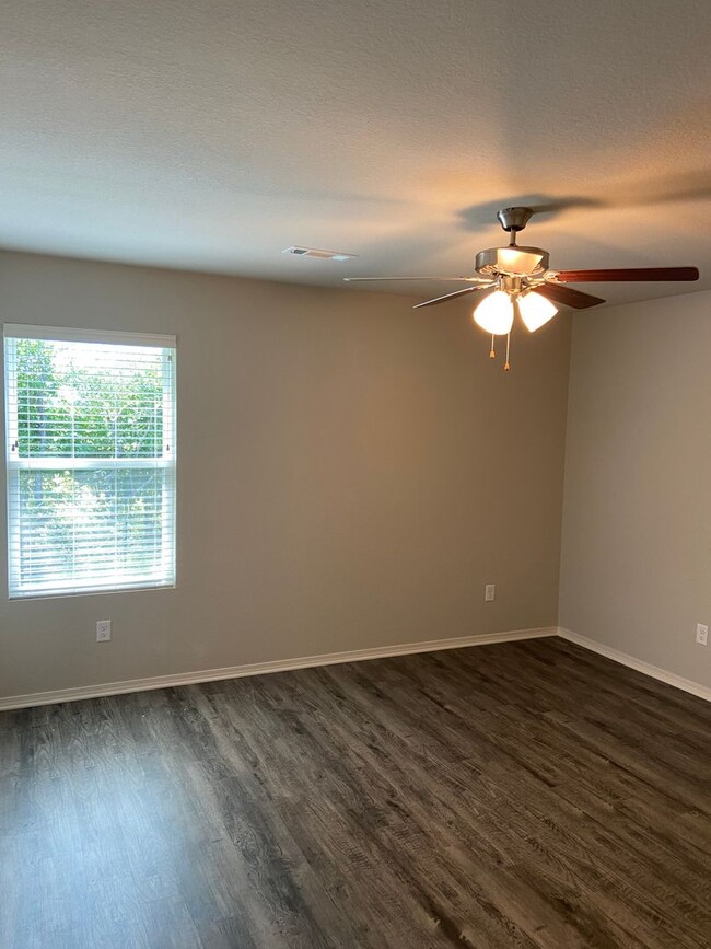 Building Photo - *LIMITED TIME OFFER* Three Bedroom | Two B...