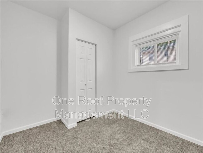 Building Photo - 324 N Hardesty