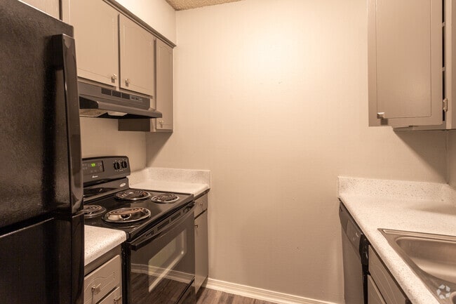 1 BR, 1 BA - 724 SF - Vines at Adams