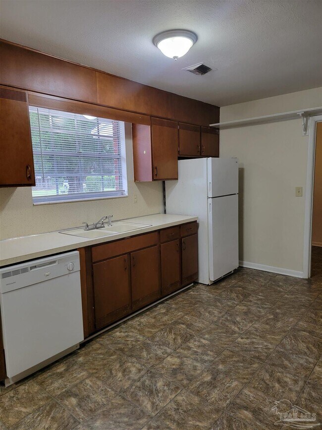 Building Photo - 917 N 70th Ave