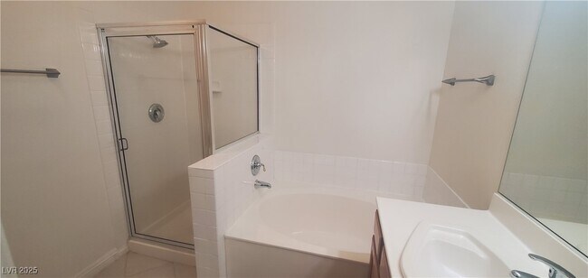 Building Photo - 2050 W Warm Springs Rd