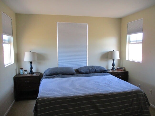 Building Photo - Calvera HIlls 2 bedroom 2 bath plus den To...