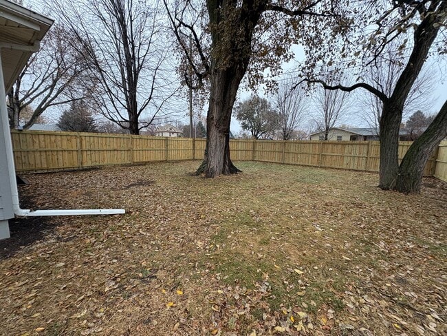 Building Photo - 320 Fanelle Ave