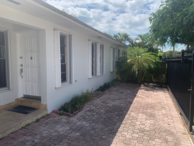 Front - 3164 SW 27th St