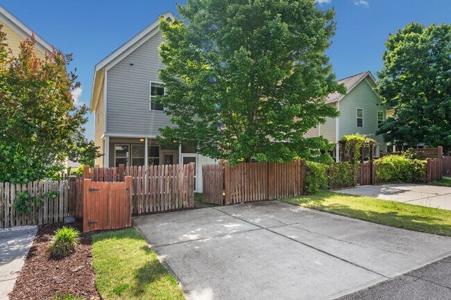 Building Photo - Three Bedroom Briar Chapel Beauty - Available June 1!