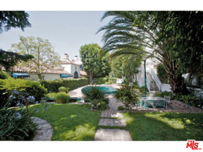 Building Photo - 1416 Havenhurst Dr
