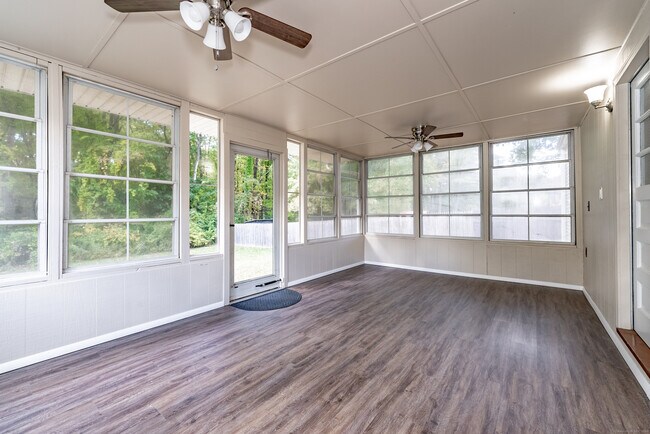 Building Photo - 14 Alaimo Dr