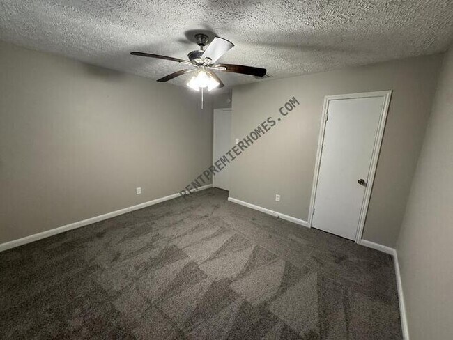 Building Photo - 3214 Three Pines Dr