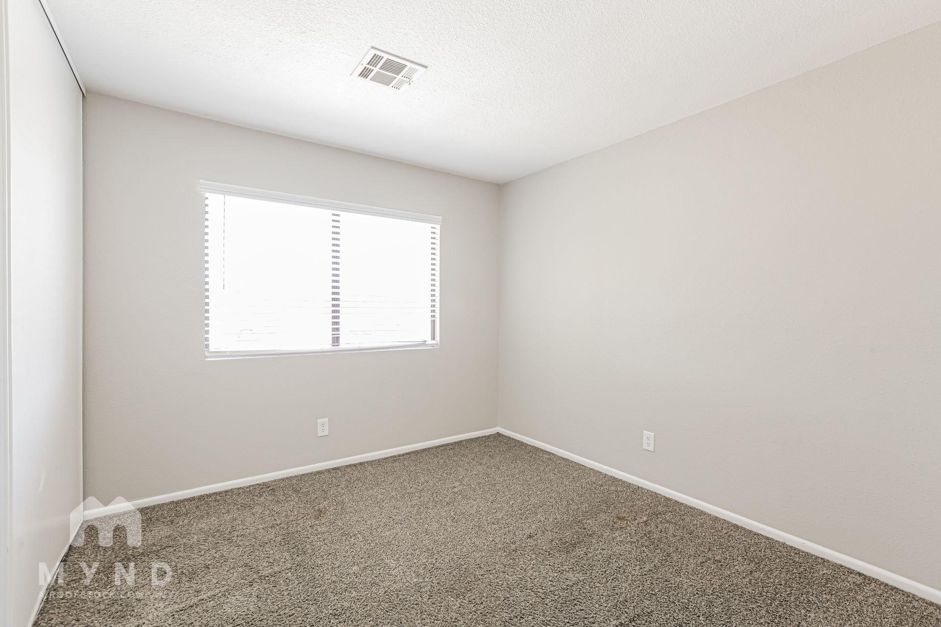 Building Photo - 261 Queen Marie Ct