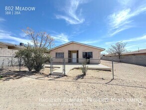 Building Photo - Far West El Paso 3bed/2bath Refrig A/C!